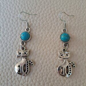 Cool Kitty Dangle Earrings Brand New